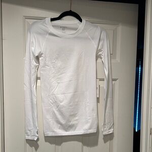 Buff bunny medium synergy seamless long sleeve white top. New
